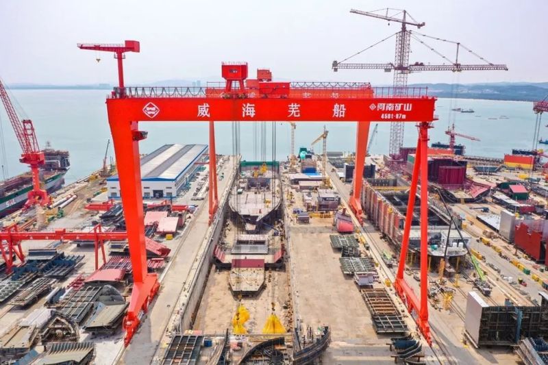 空中“鋼鐵俠”|“礦源”智造450t超大跨度造船門機